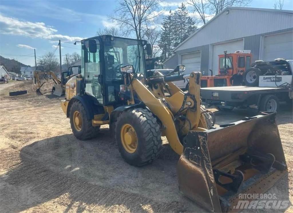 CAT 906M Wielladers