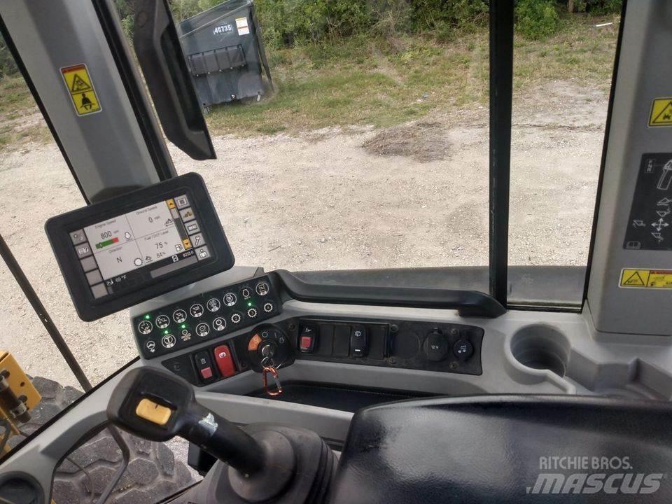 CAT 930M Wielladers
