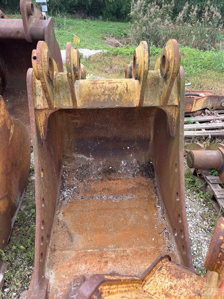 CAT BUCKET Bakken