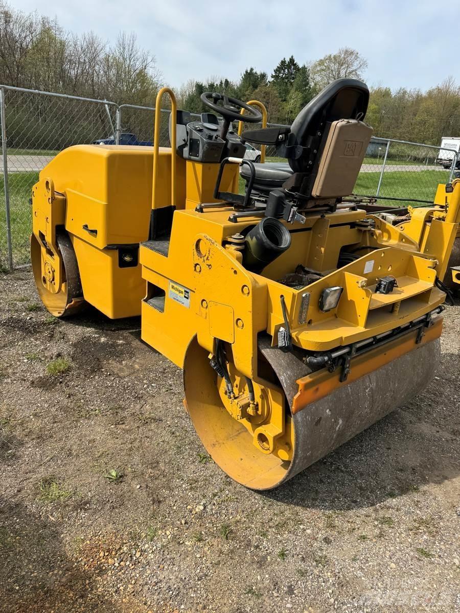 CAT CB34 Asfaltafwerkmachines