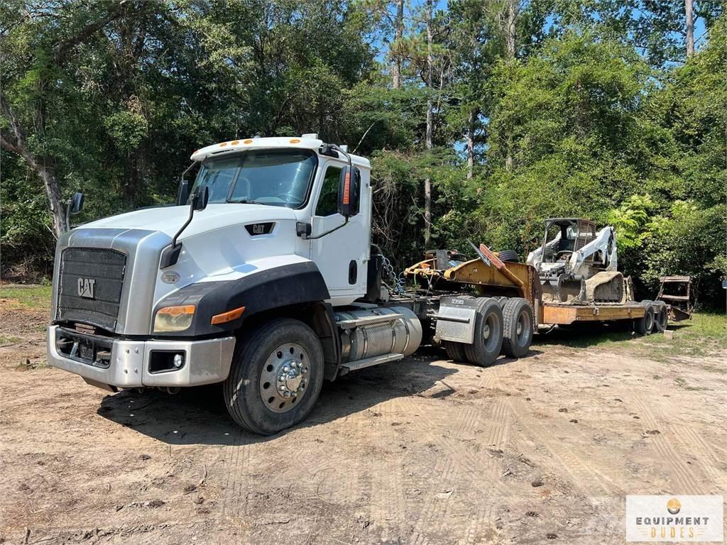 CAT CT660S Trekkers