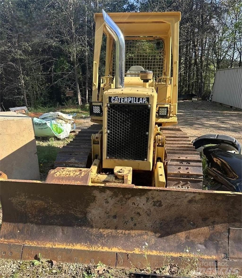 CAT D3B Rupsdozers