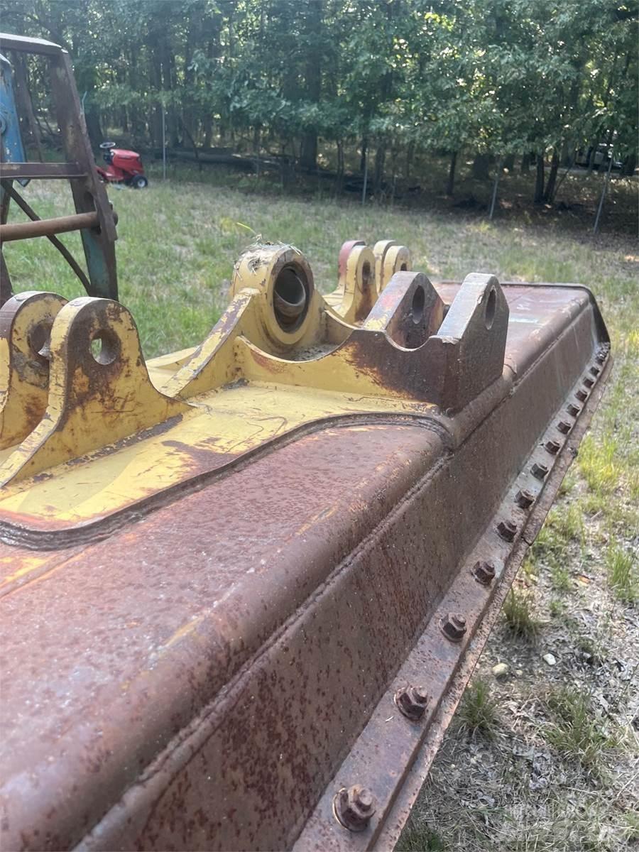 CAT D5K Bladen