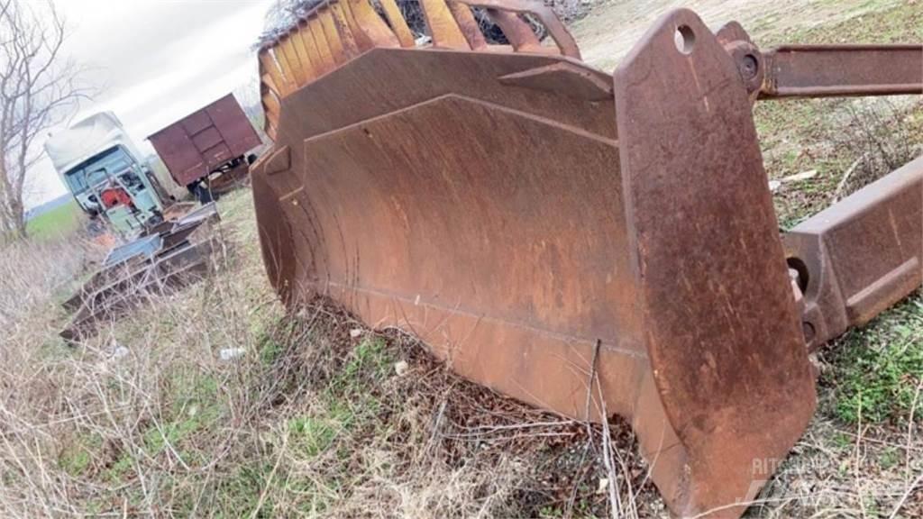 CAT D8R Rupsdozers