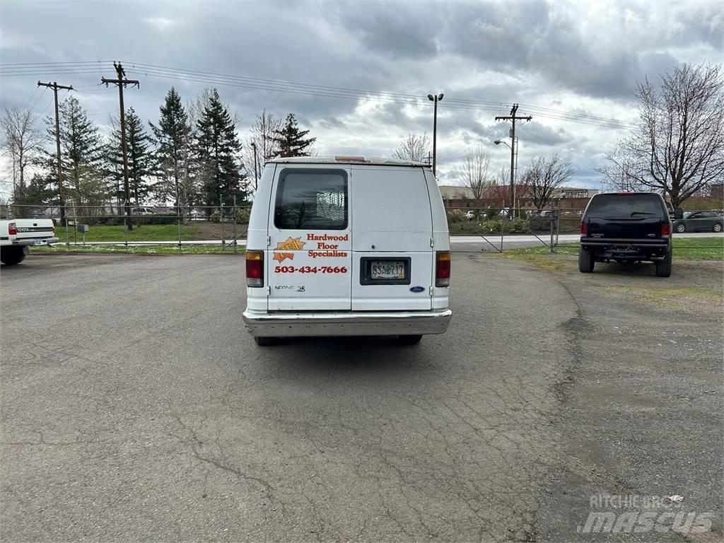Ford E-250 Minibussen