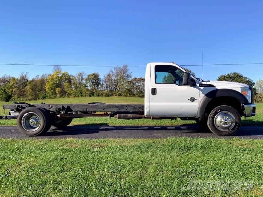 Ford F-550 Chassis met cabine