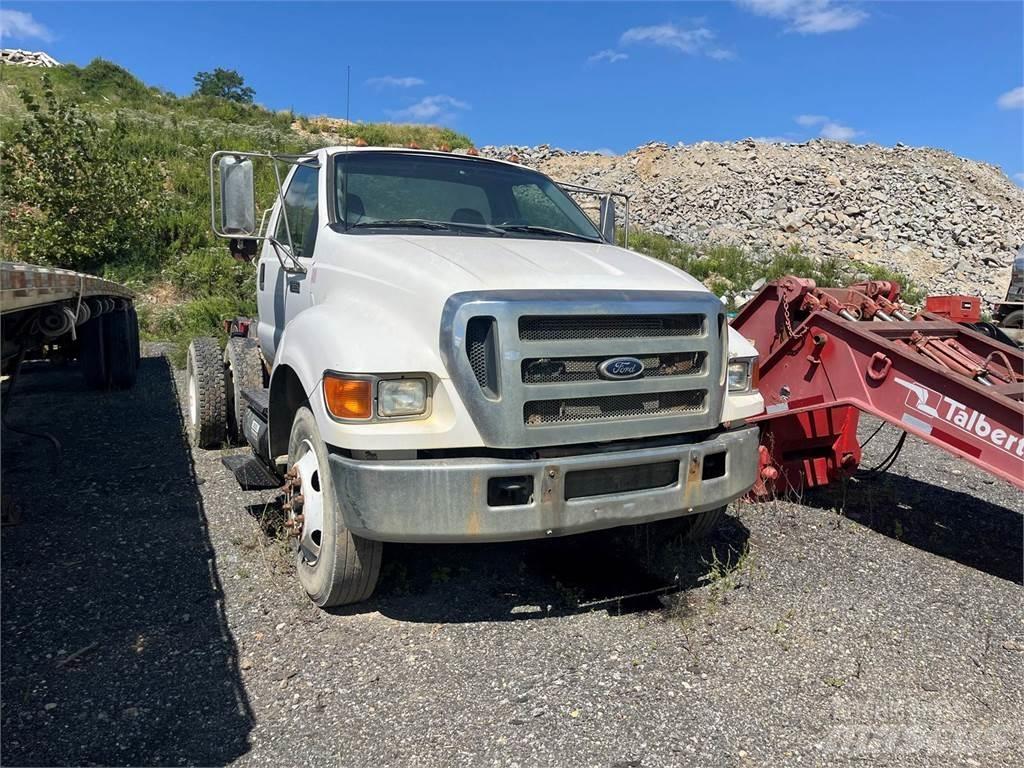 Ford F-650 Chassis met cabine