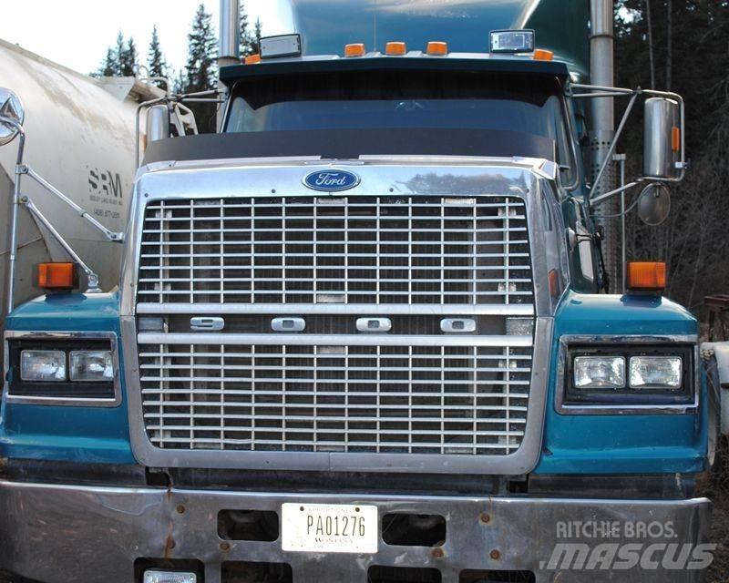 Ford LTL9000 Trekkers