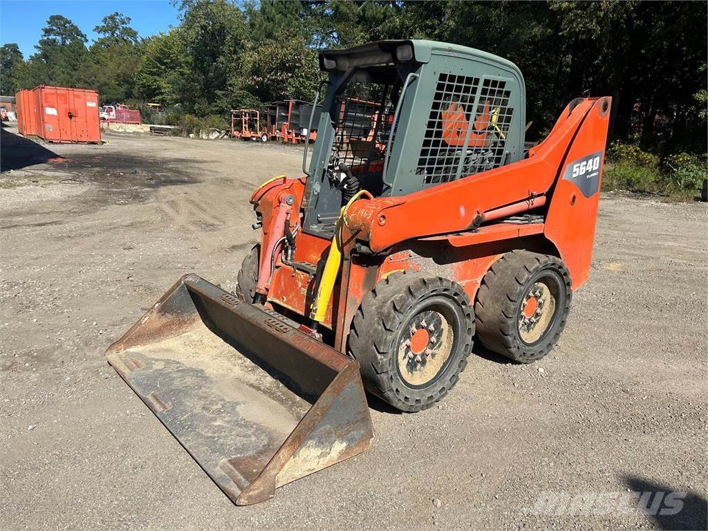 Gehl 5640E Rupsladers