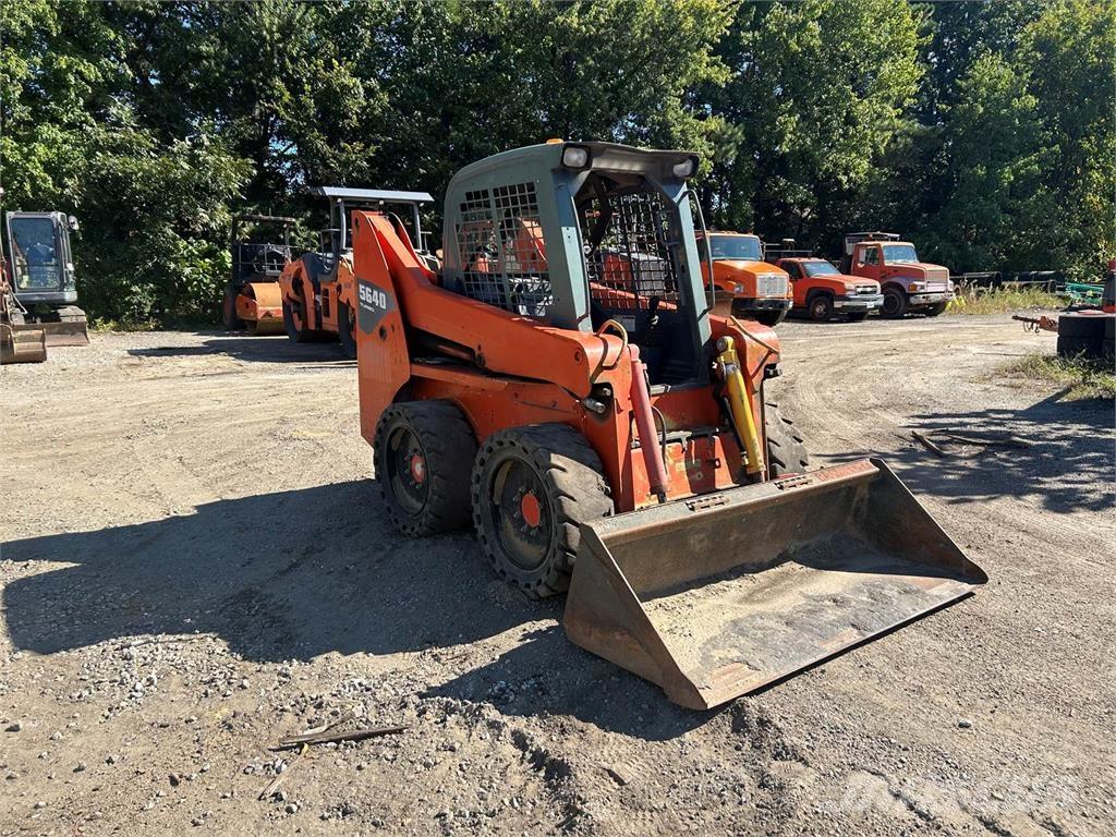 Gehl 5640E Rupsladers