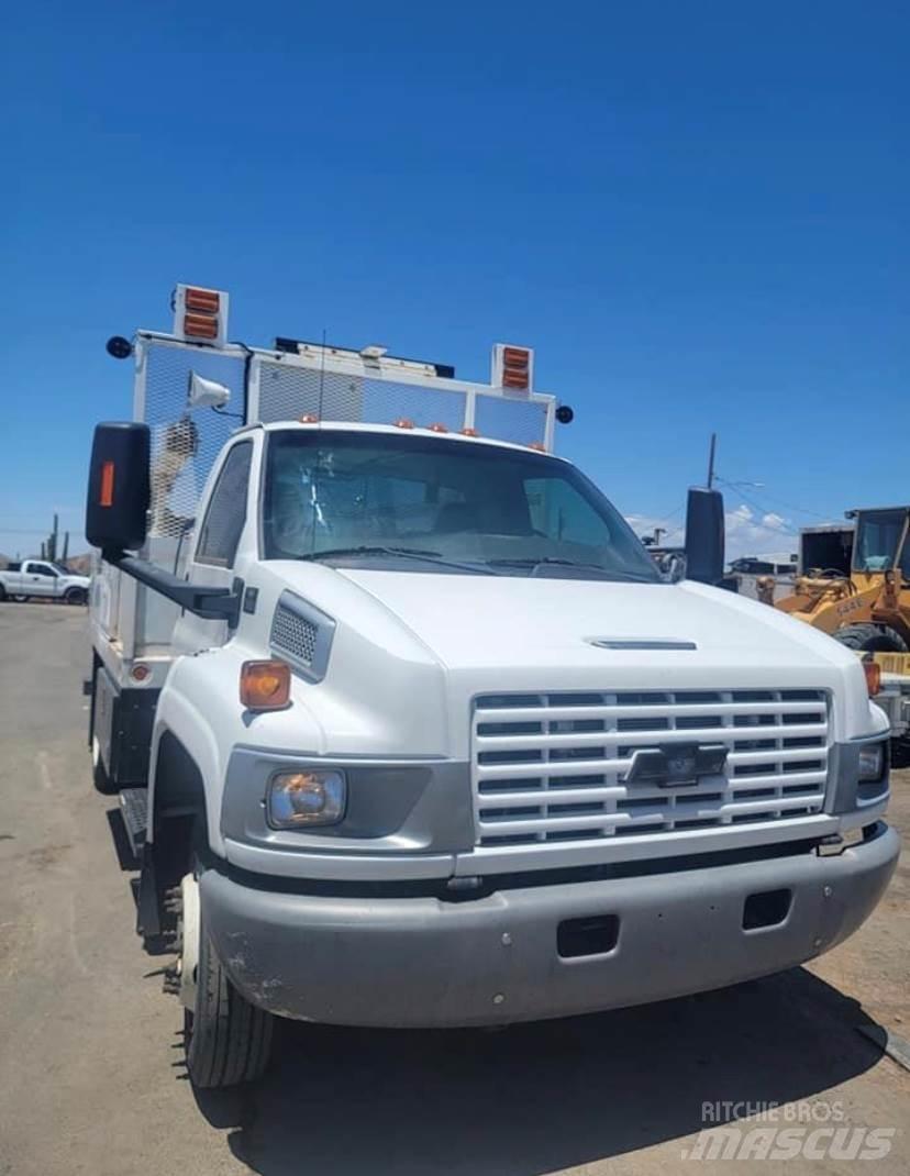 GMC 5500 Vlakke laadvloer met kraan