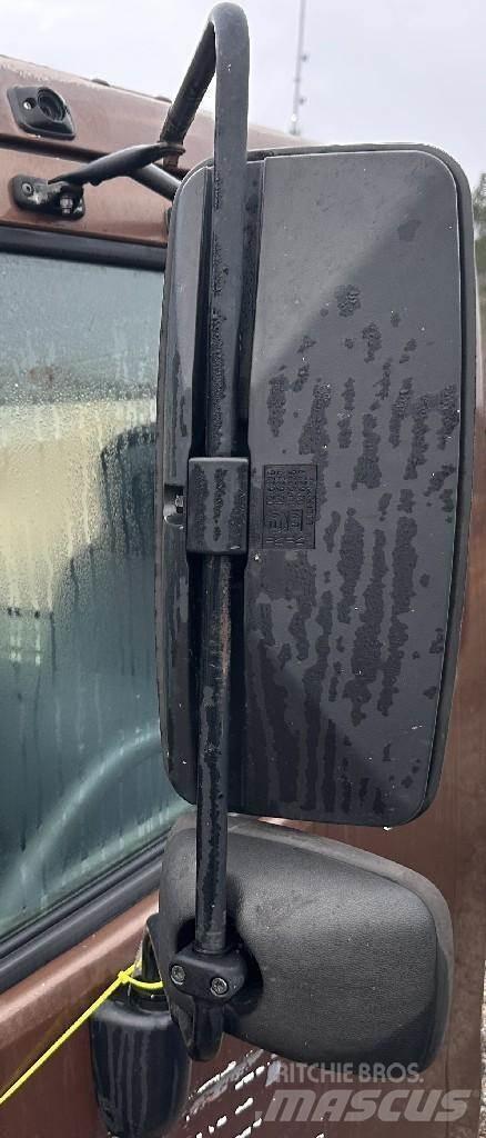 Hino 238 Cabine en interieur