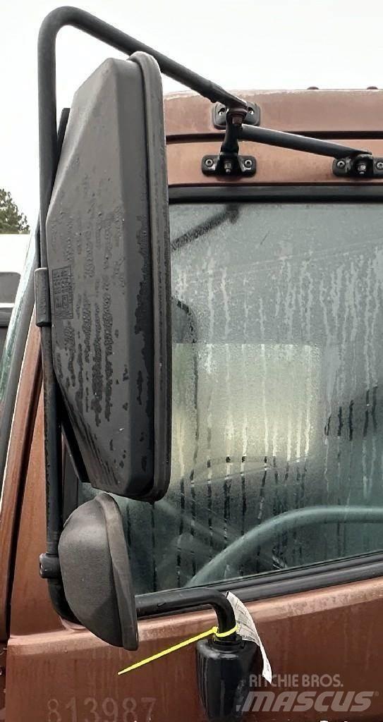 Hino 238 Cabine en interieur