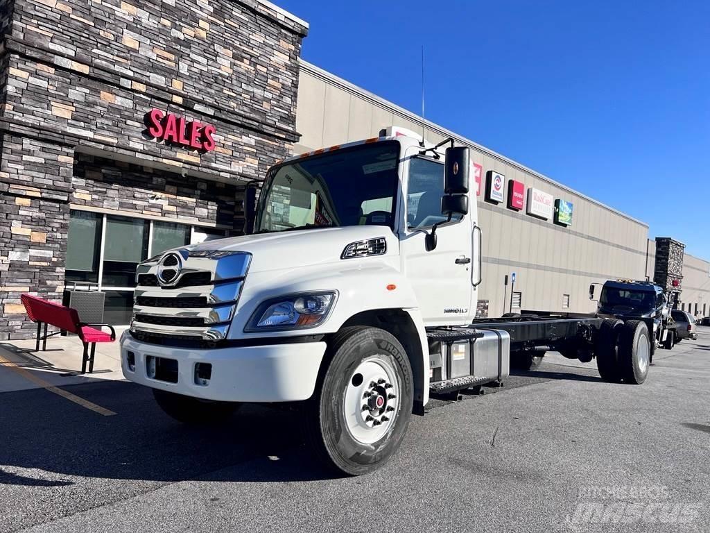 Hino L7 Chassis met cabine