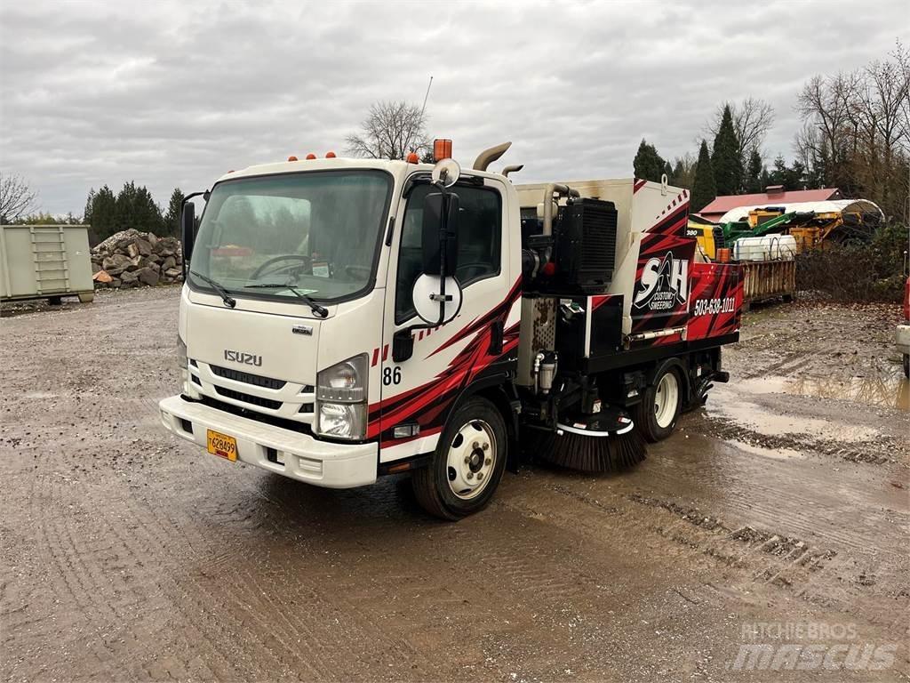 Isuzu NPR Veegmachines