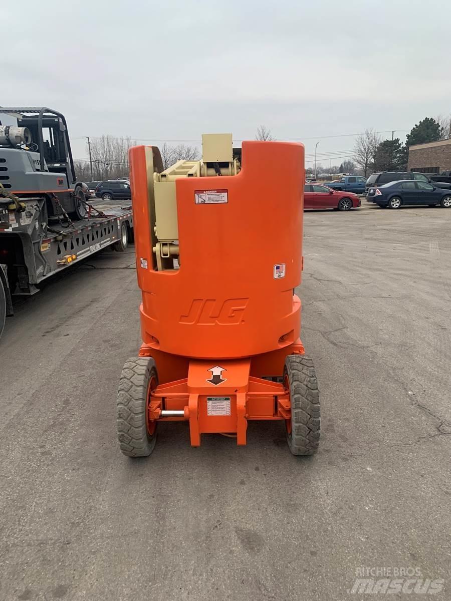 JLG E300AJ Personenliften en invalideliften