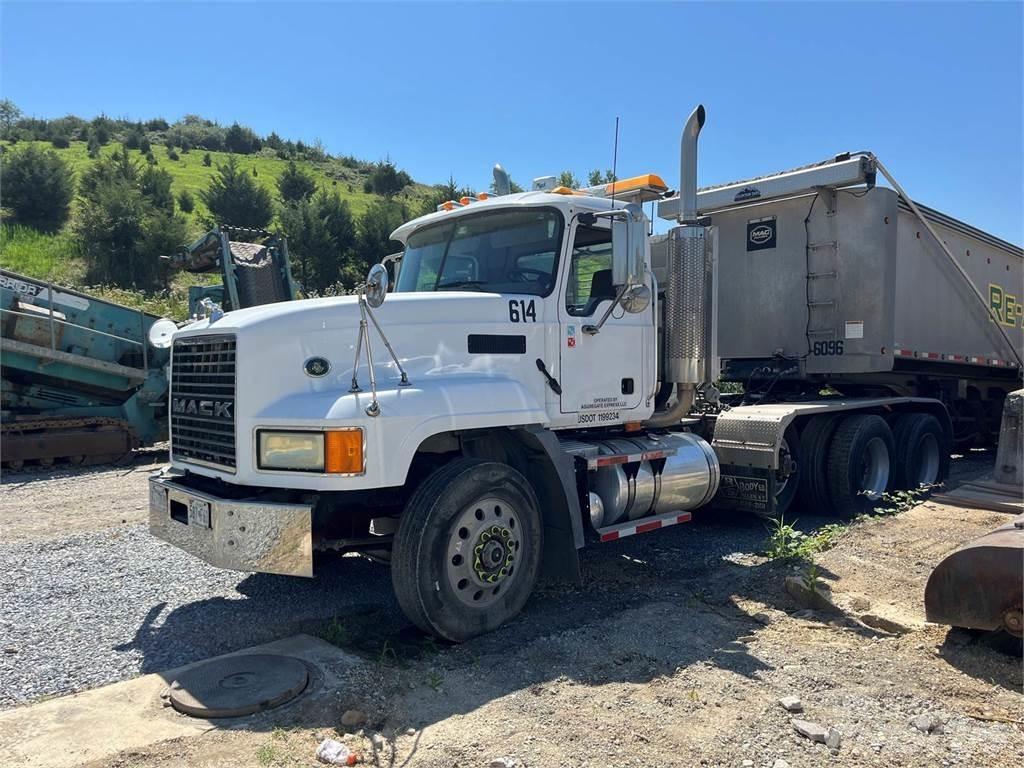 Mack CL733 Anders