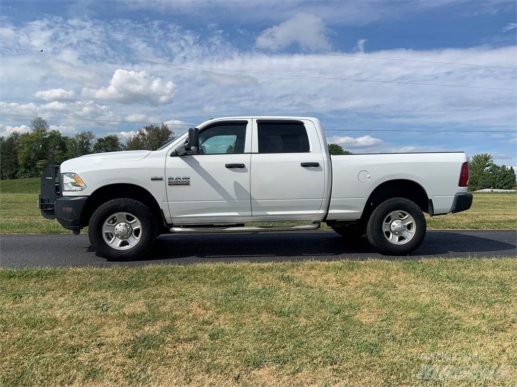 RAM 2500 Bestelwagens met open laadbak