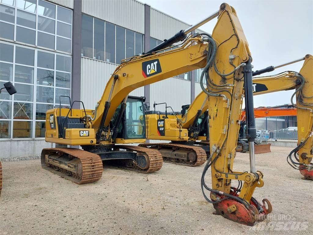 CAT 323 Rupsgraafmachines