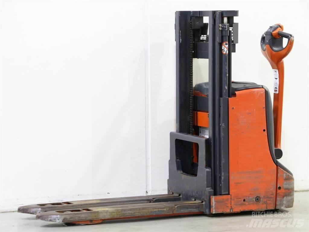 Linde D06/1160-00 Stapelaar meeloop