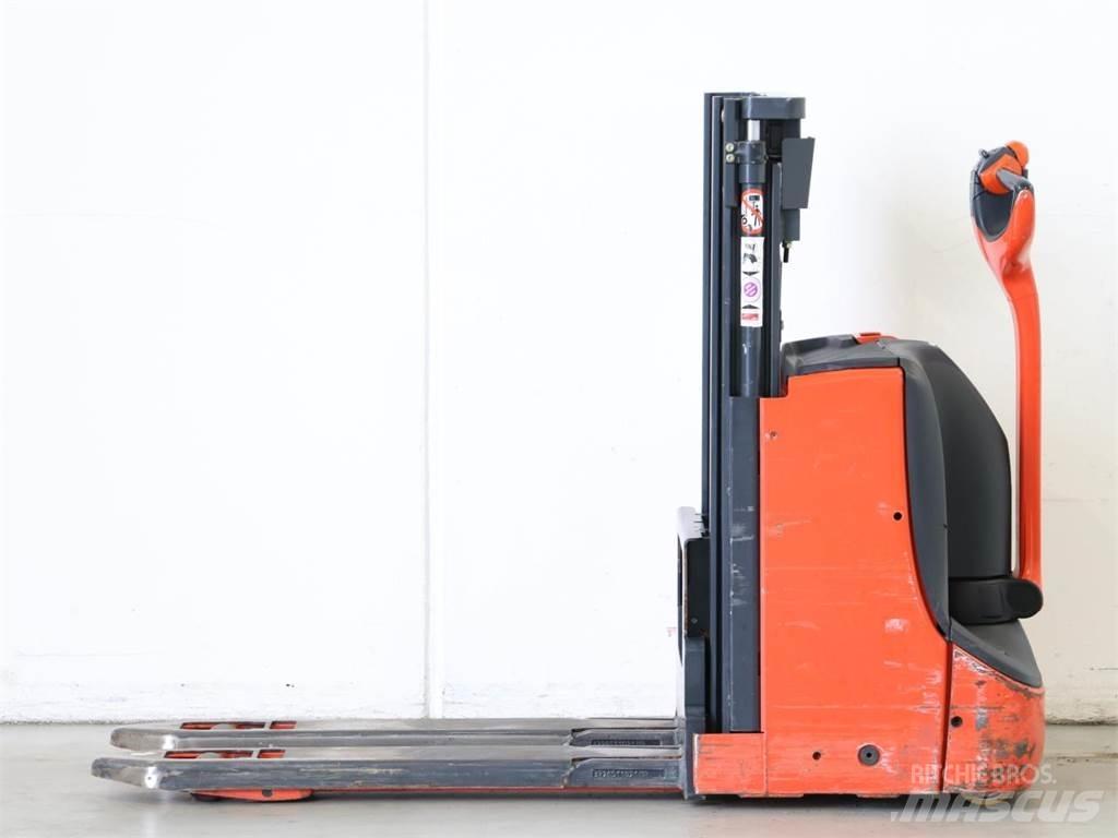 Linde D06/1160-00 Stapelaar meeloop