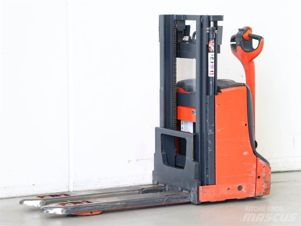 Linde D06/1160-00 Stapelaar meeloop