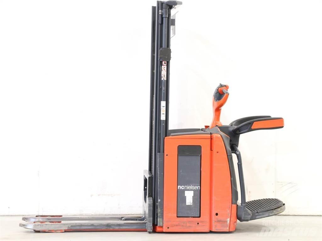 Linde D12AP/1173-01 Stapelaar meeloop