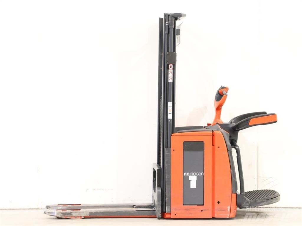 Linde D12AP/1173-01 Stapelaar meeloop