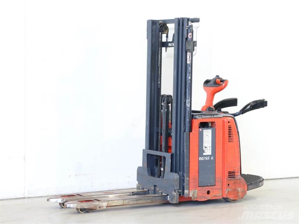 Linde D12AP/133 Stapelaar meeloop