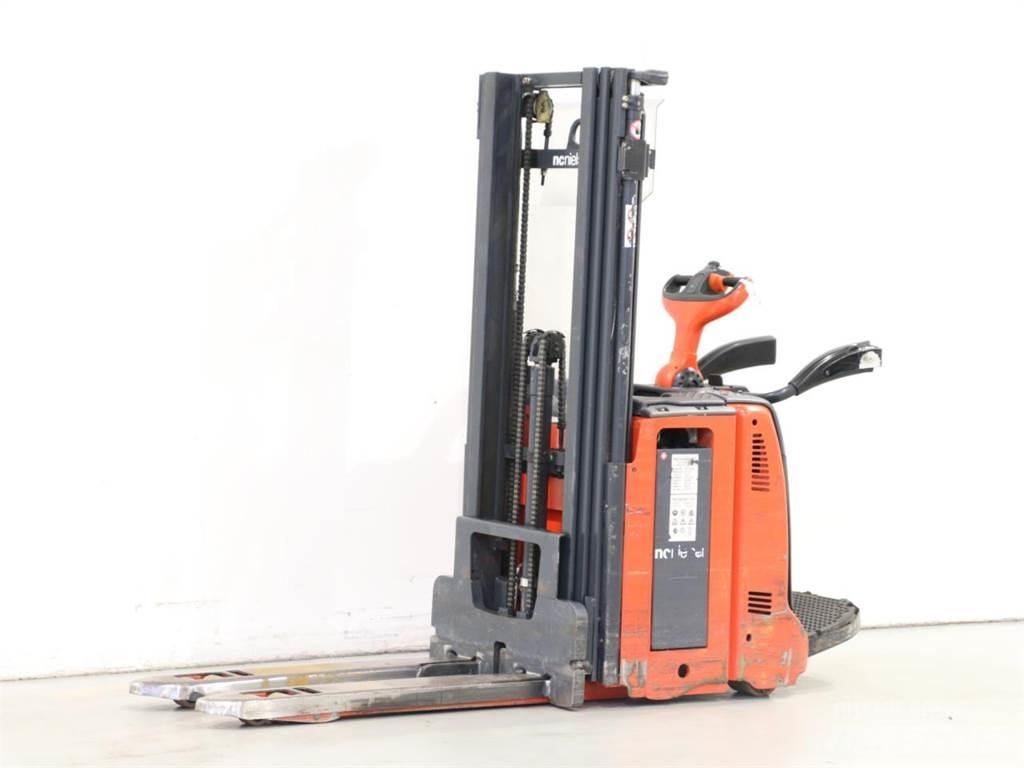 Linde D12AP/133 Stapelaar meeloop