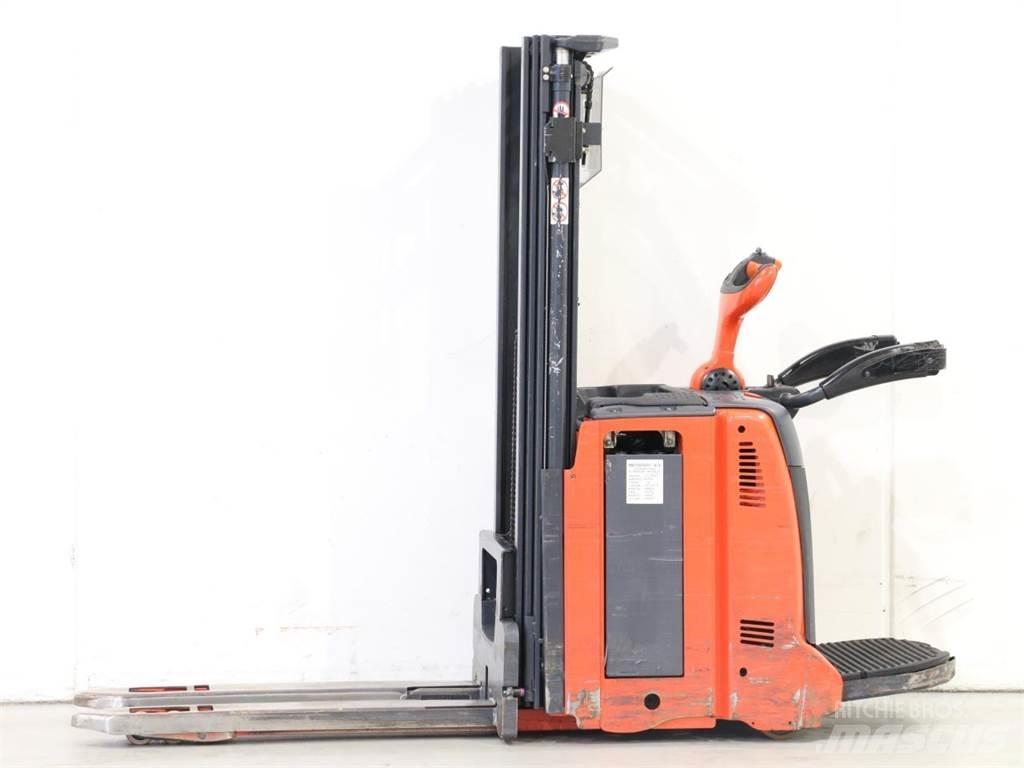 Linde D12AP/133 Stapelaar meeloop