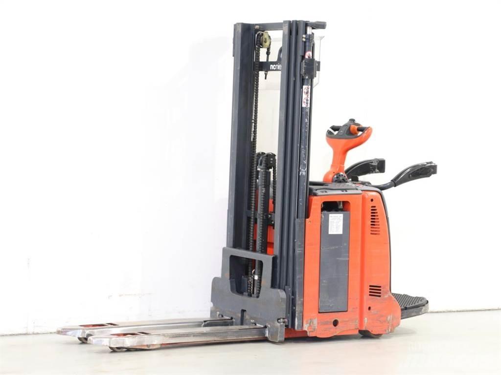 Linde D12AP/133 Stapelaar meeloop