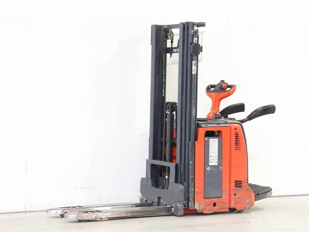 Linde D12AP/133 Stapelaar meeloop
