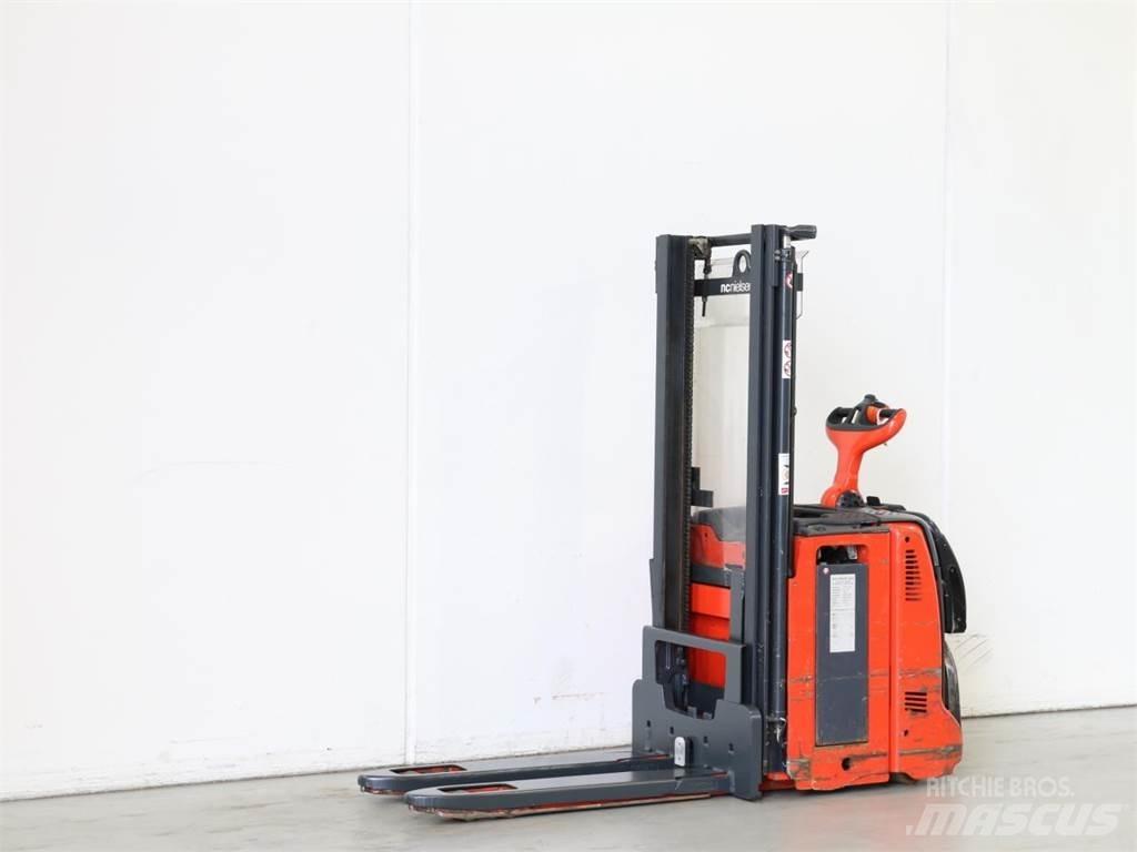 Linde D12AP/133 Stapelaar meeloop