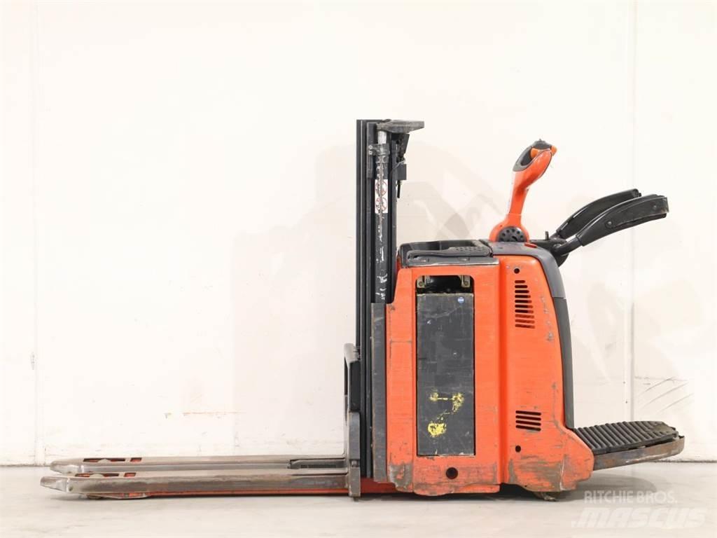 Linde D12AP/133-00 Stapelaar meeloop
