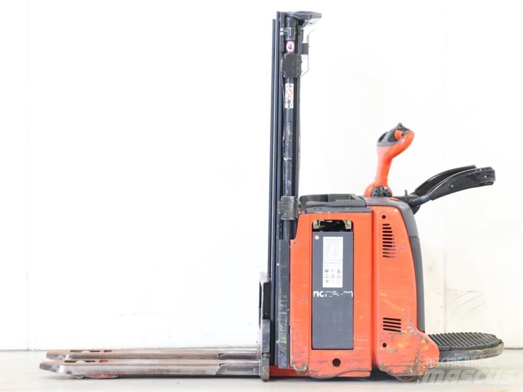 Linde D12AP/133-00 Stapelaar meeloop