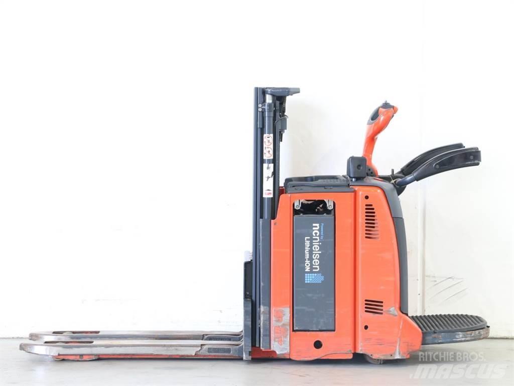 Linde D12HPAP/133-00 Stapelaar meeloop