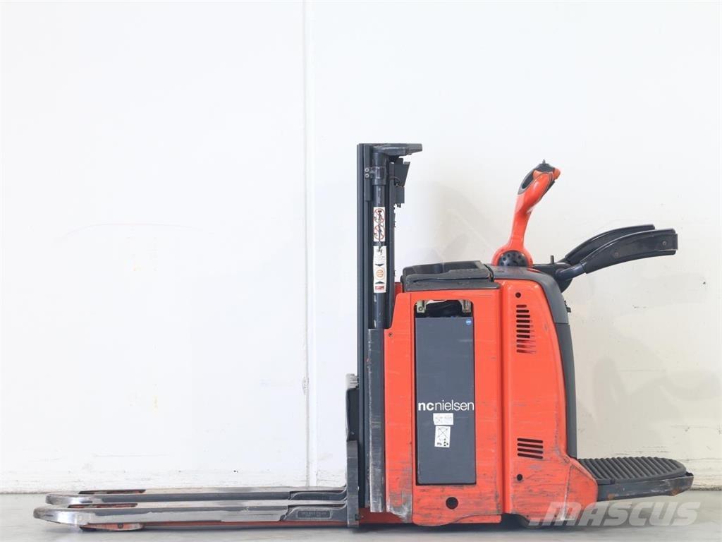 Linde D12HPAP/133-00 Stapelaar meeloop