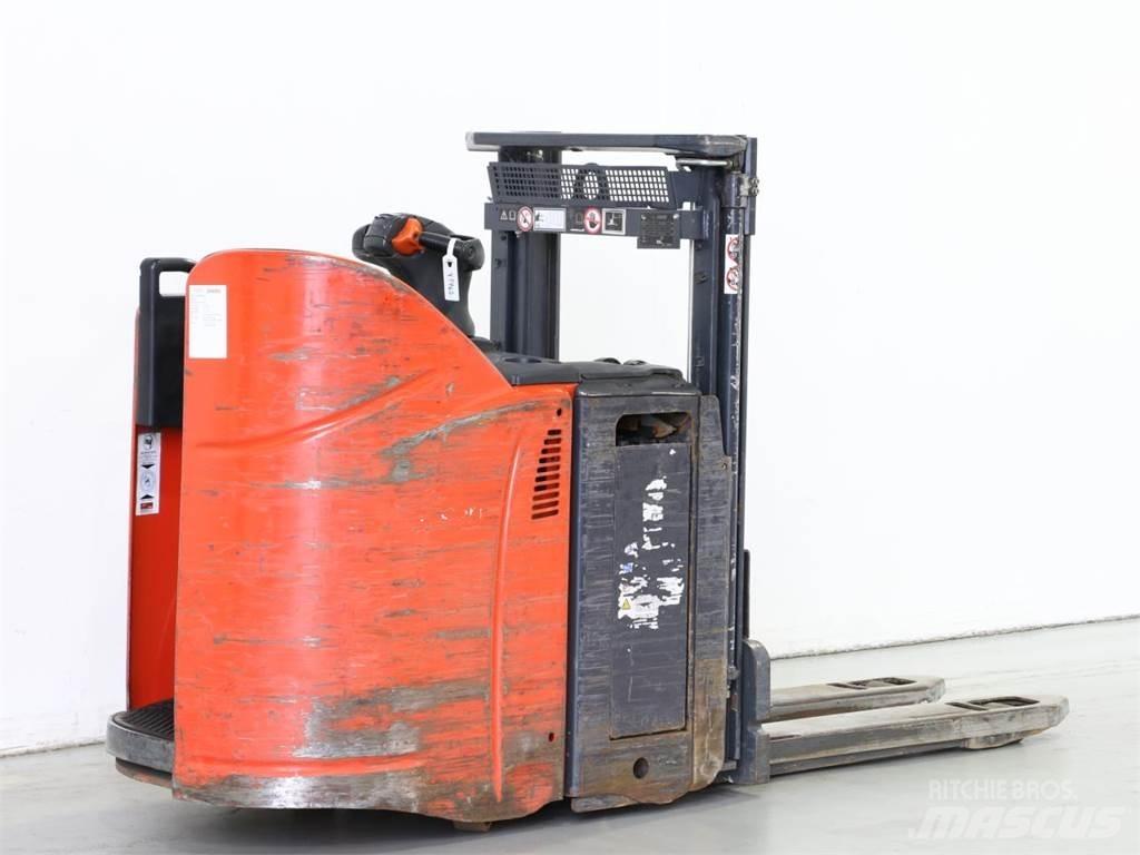 Linde D12HPSP/133 Stapelaar meeloop