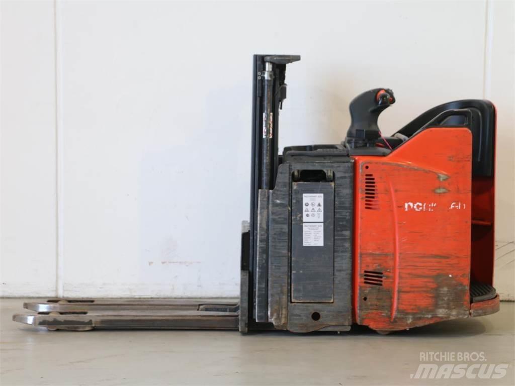Linde D12HPSP/133 Stapelaar meeloop