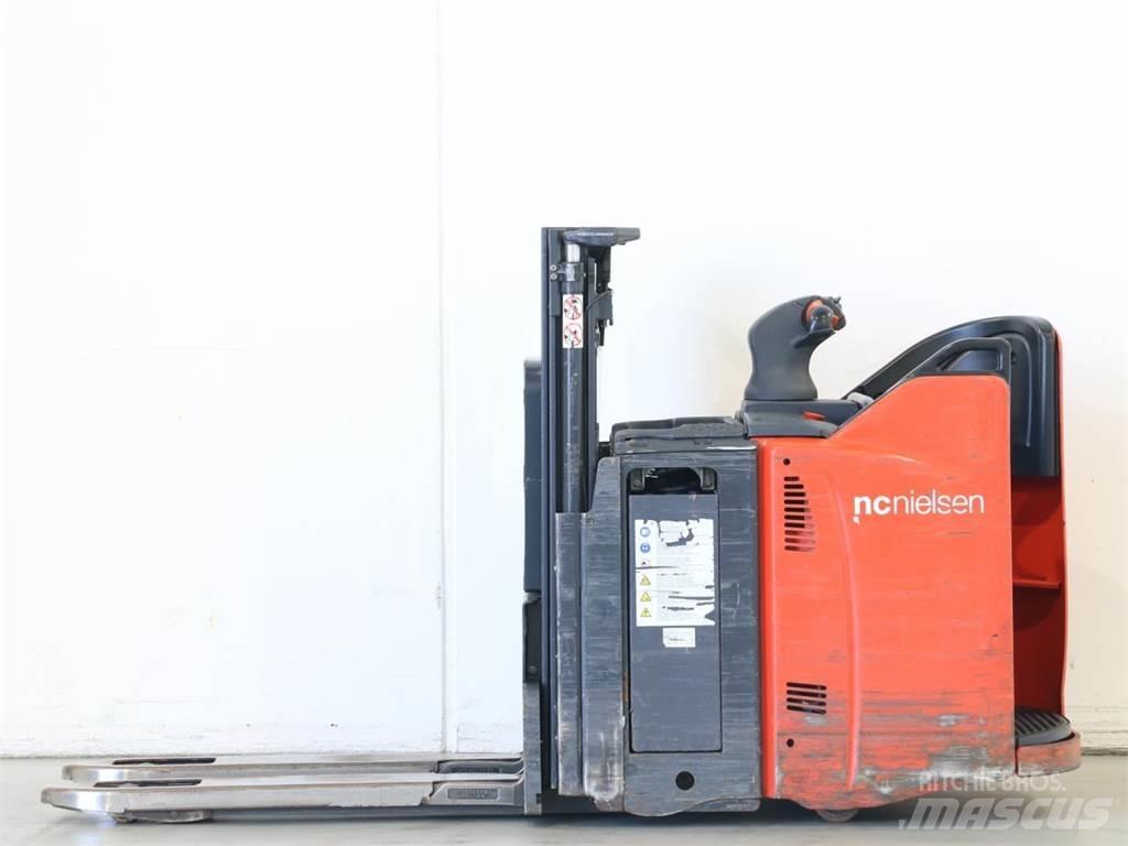 Linde D12HPSP/133 Stapelaar meeloop