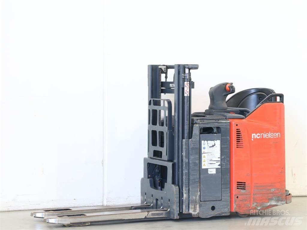 Linde D12HPSP/133 Stapelaar meeloop