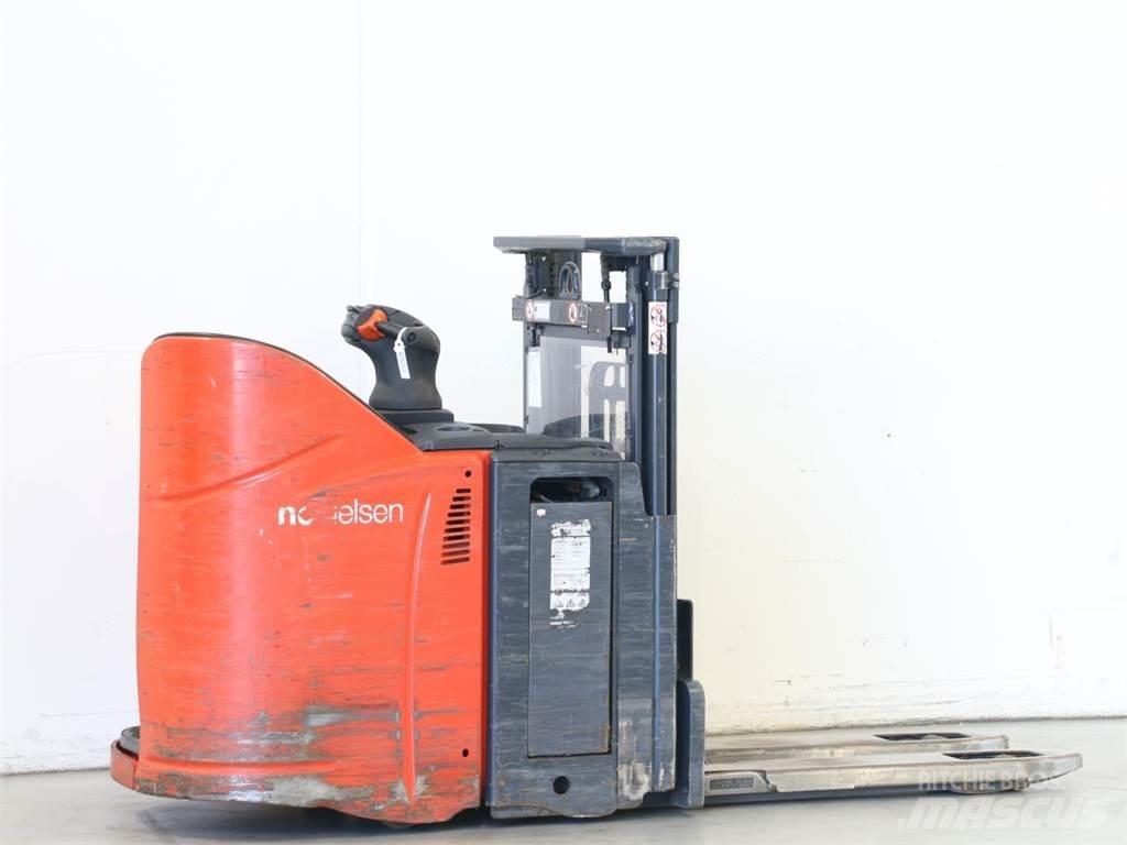 Linde D12HPSP/133 Stapelaar meeloop