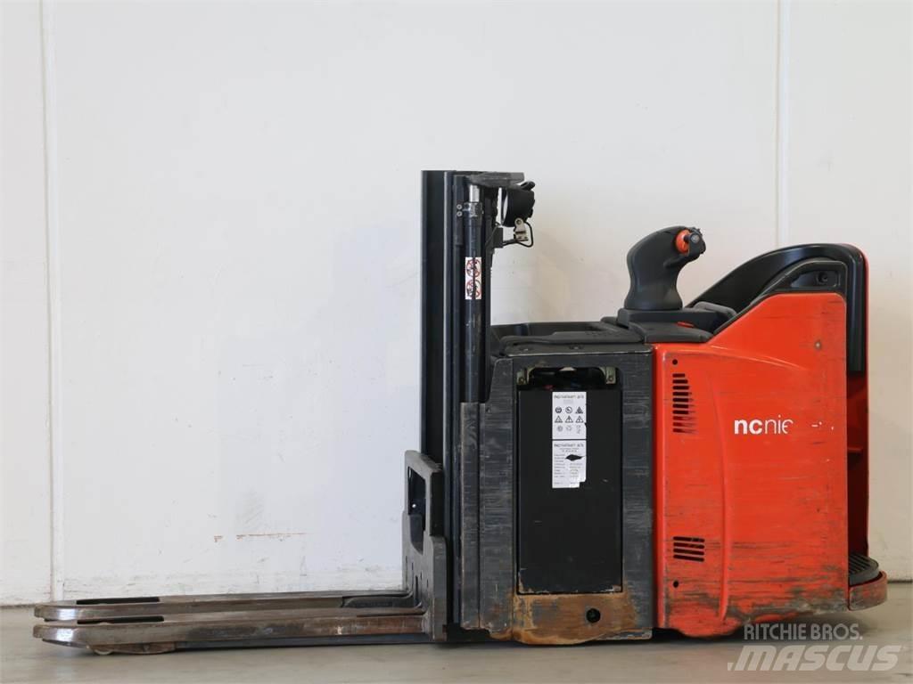 Linde D12HPSP/133-00 Stapelaar meeloop