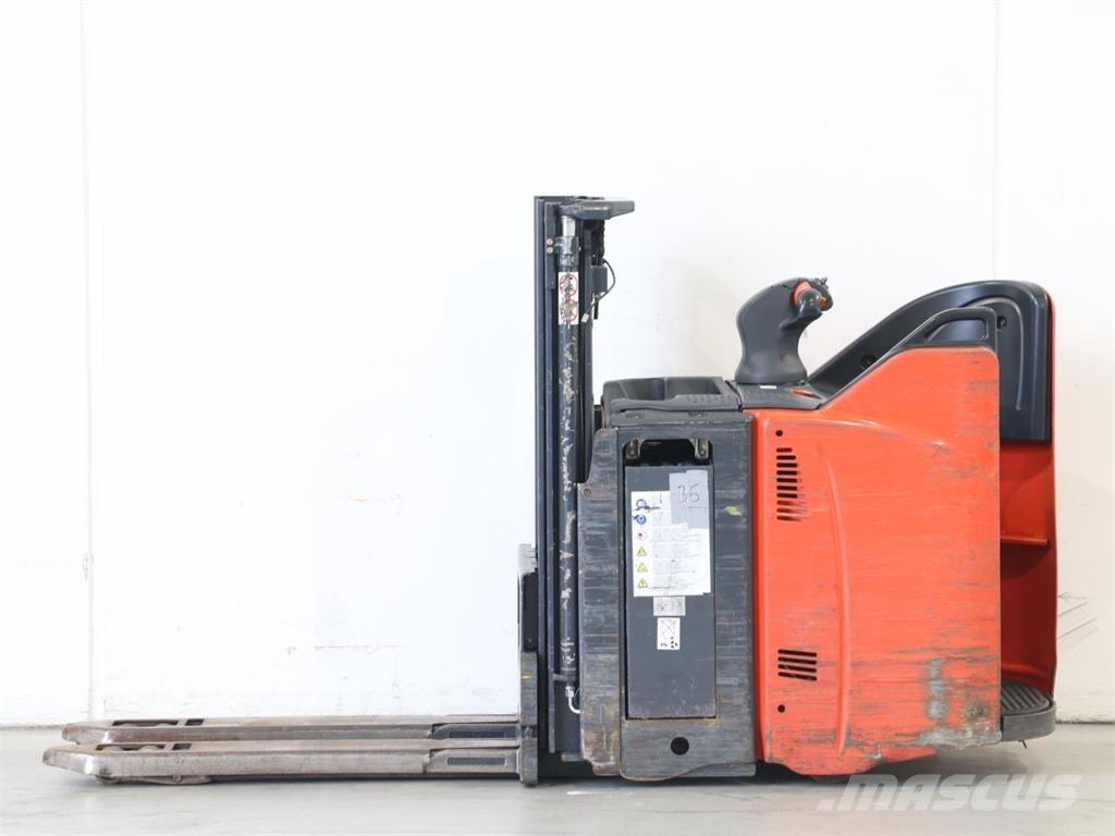Linde D12SP/133 Stapelaar meeloop