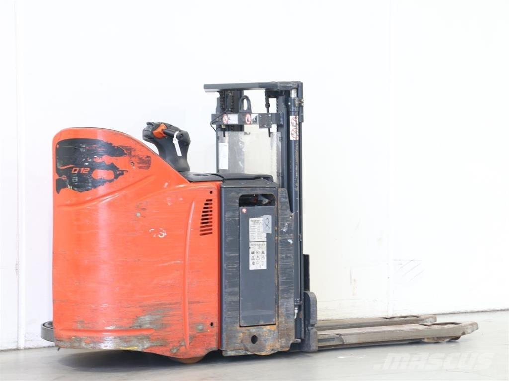 Linde D12SP/133 Stapelaar meeloop
