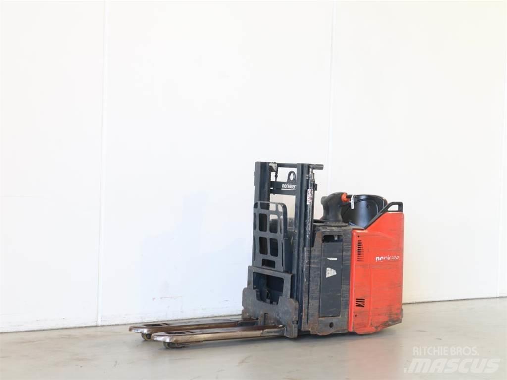 Linde D12SP/133 Stapelaar meeloop