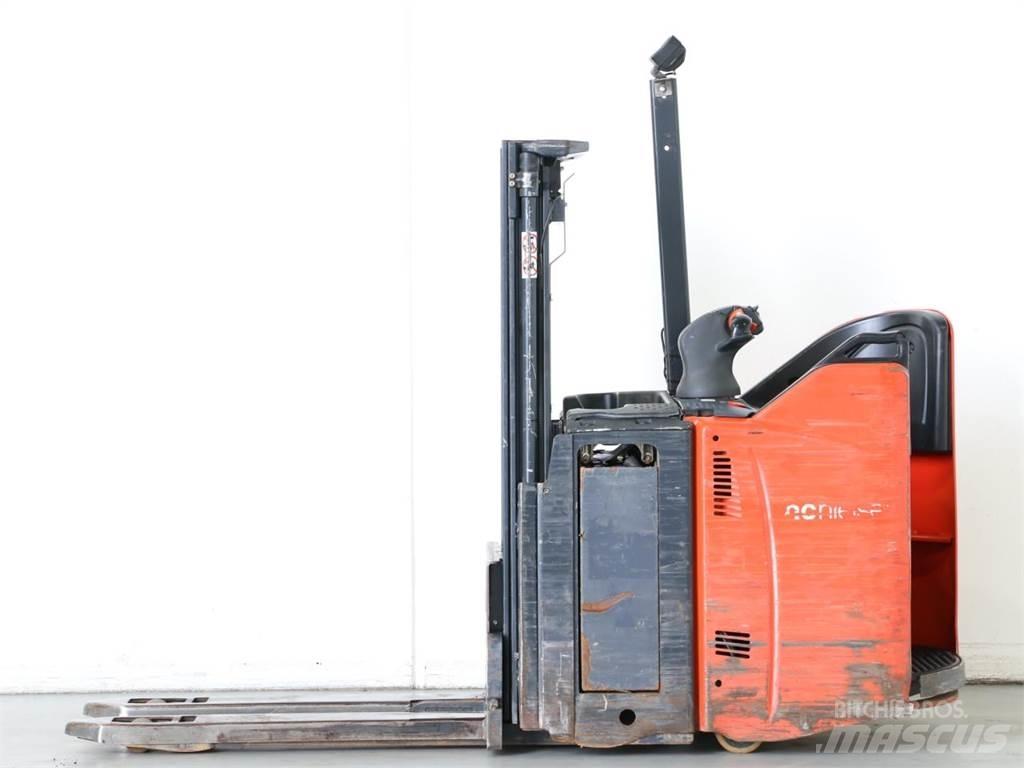 Linde D12SP/133 Stapelaar meeloop