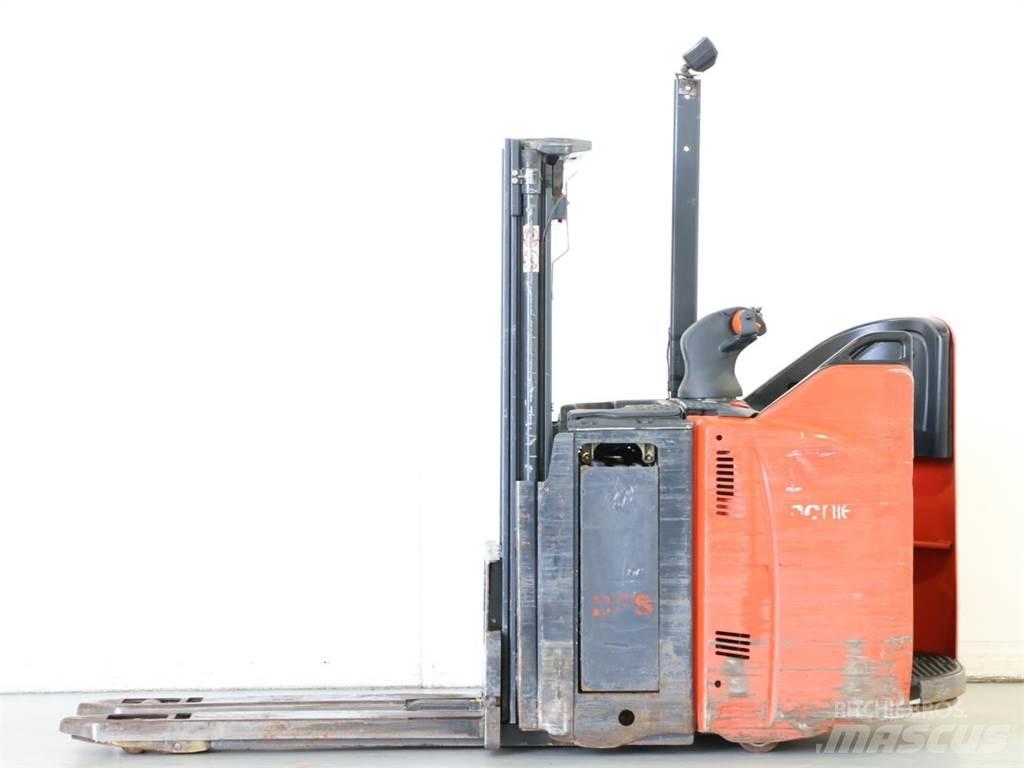Linde D12SP/133 Stapelaar meeloop