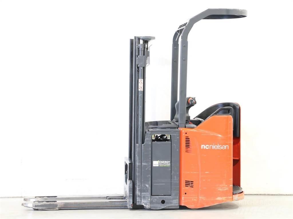 Linde D12SP/133 Stapelaar meeloop